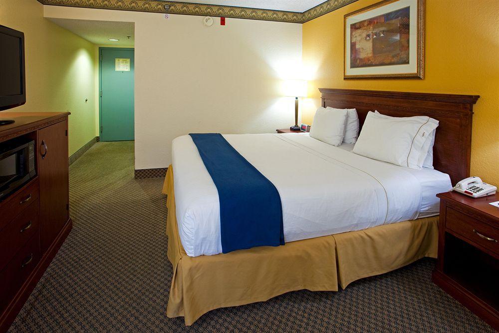 Holiday Inn Express Hotel & Suites Jacksonville-South By Ihg Bagian luar foto